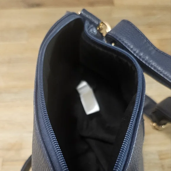 Crossbody Leather Bag.Classic Design. - Picture 6 of 6